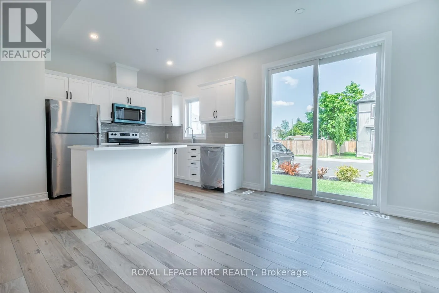15 - 121A MOFFATT STREET, #15