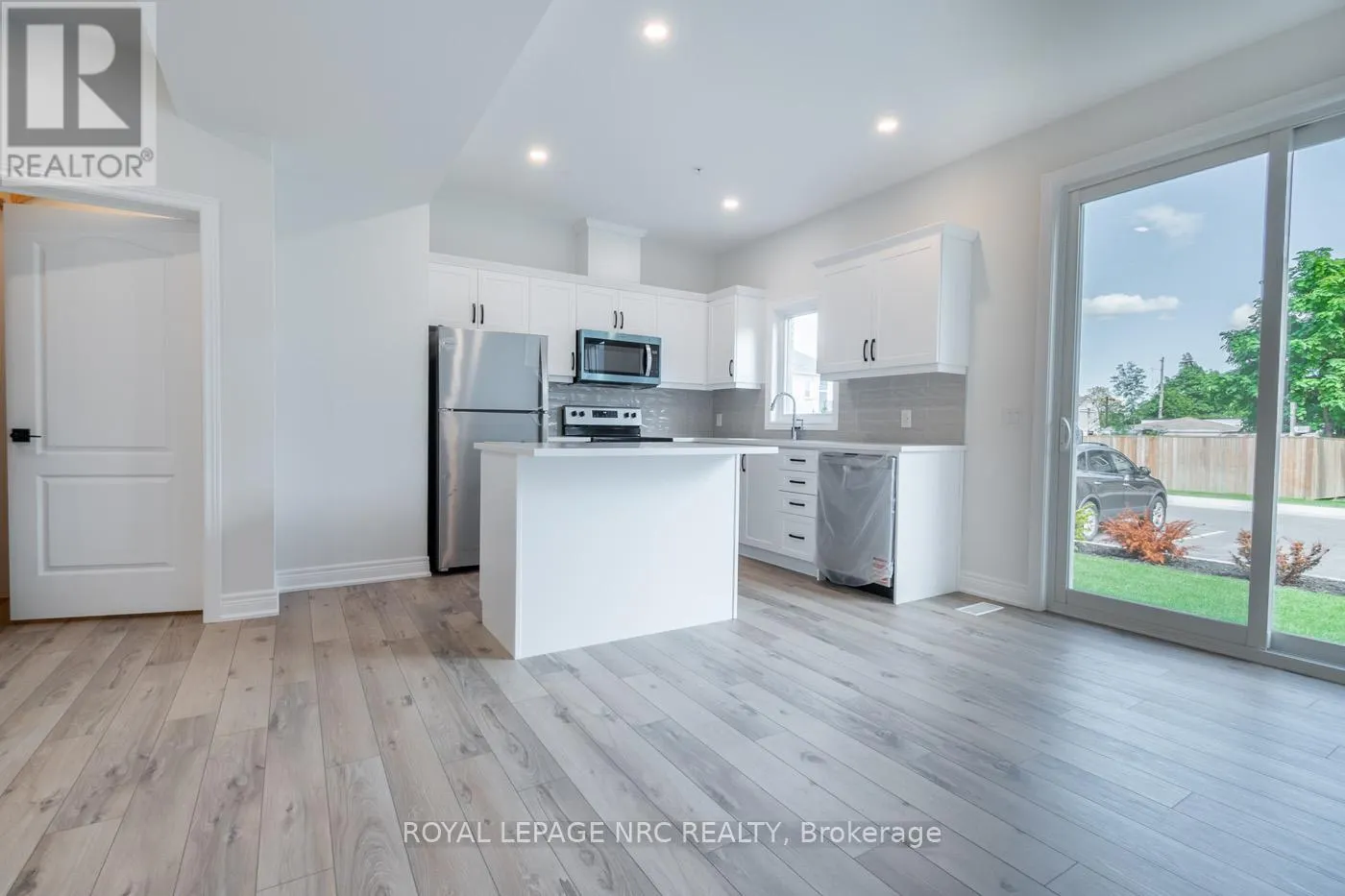 15 - 121A MOFFATT STREET, #15