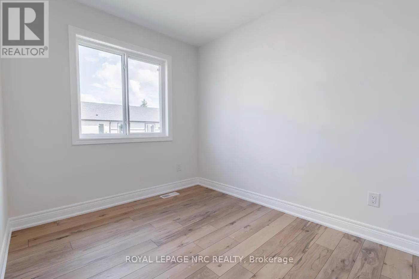 15 - 121A MOFFATT STREET, #15