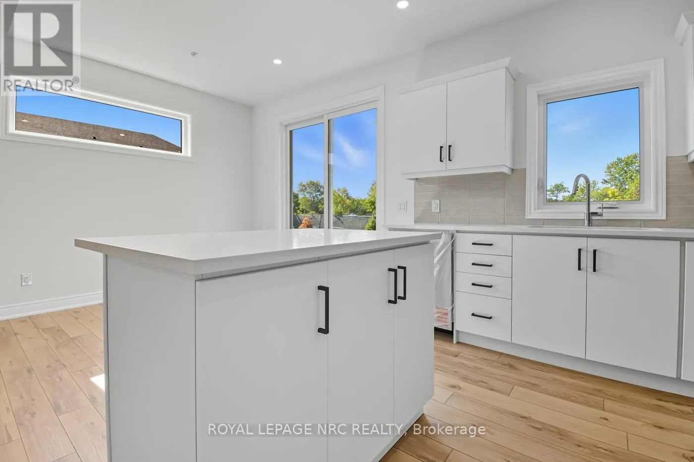 13 - 121A MOFFATT STREET, #13