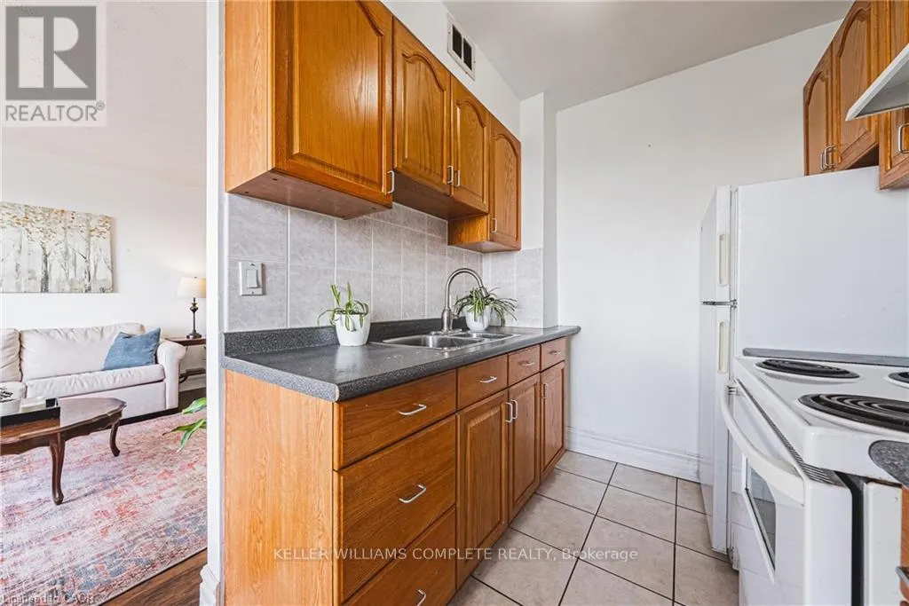 606 - 101 QUEEN STREET S