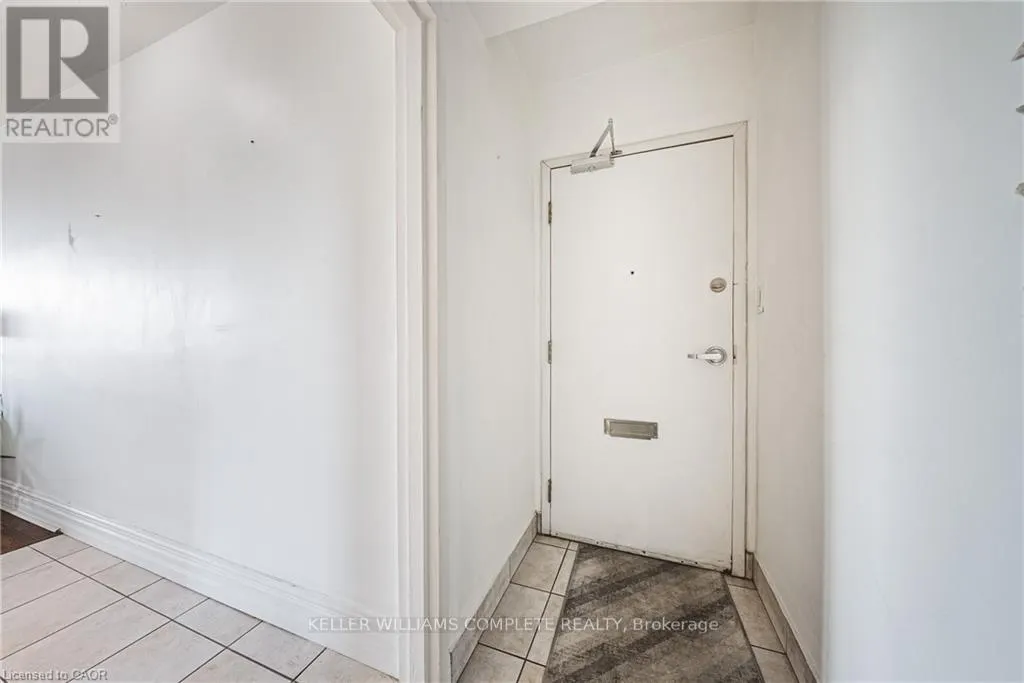 606 - 101 QUEEN STREET S