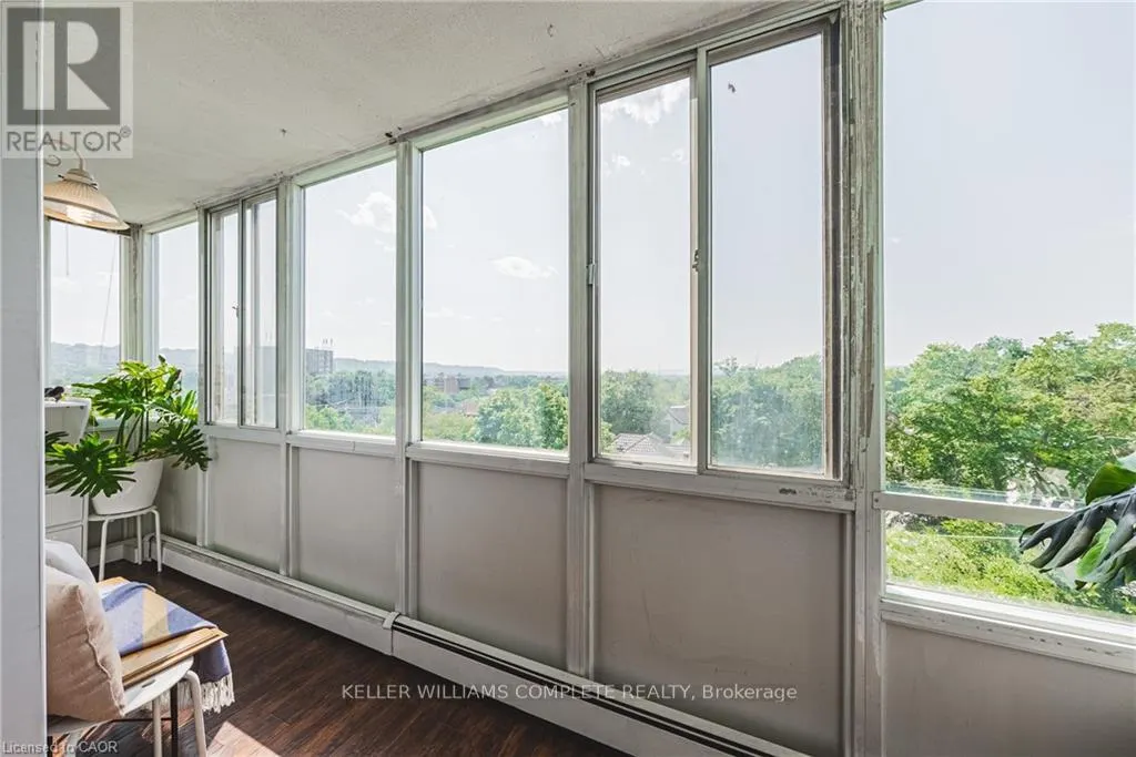 606 - 101 QUEEN STREET S