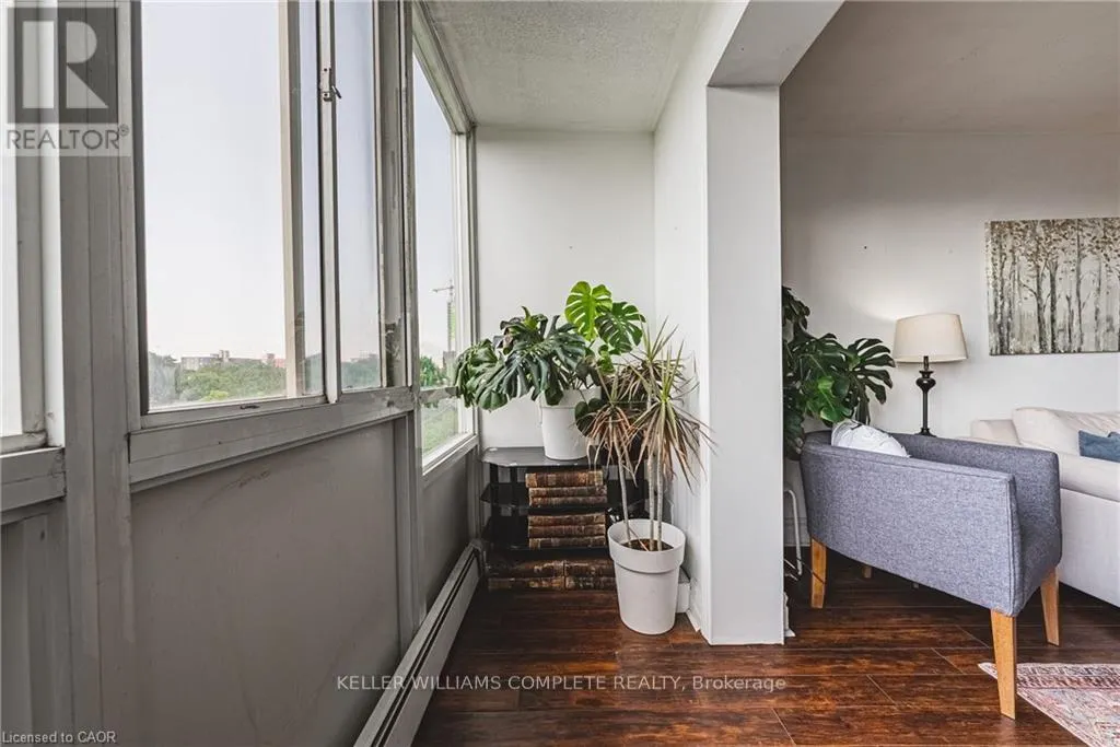 606 - 101 QUEEN STREET S