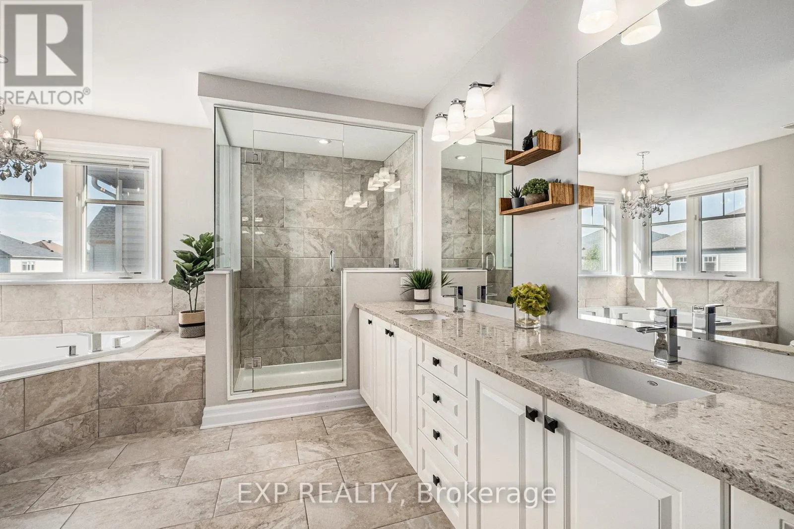 386 ANDALUSIAN CRESCENT
