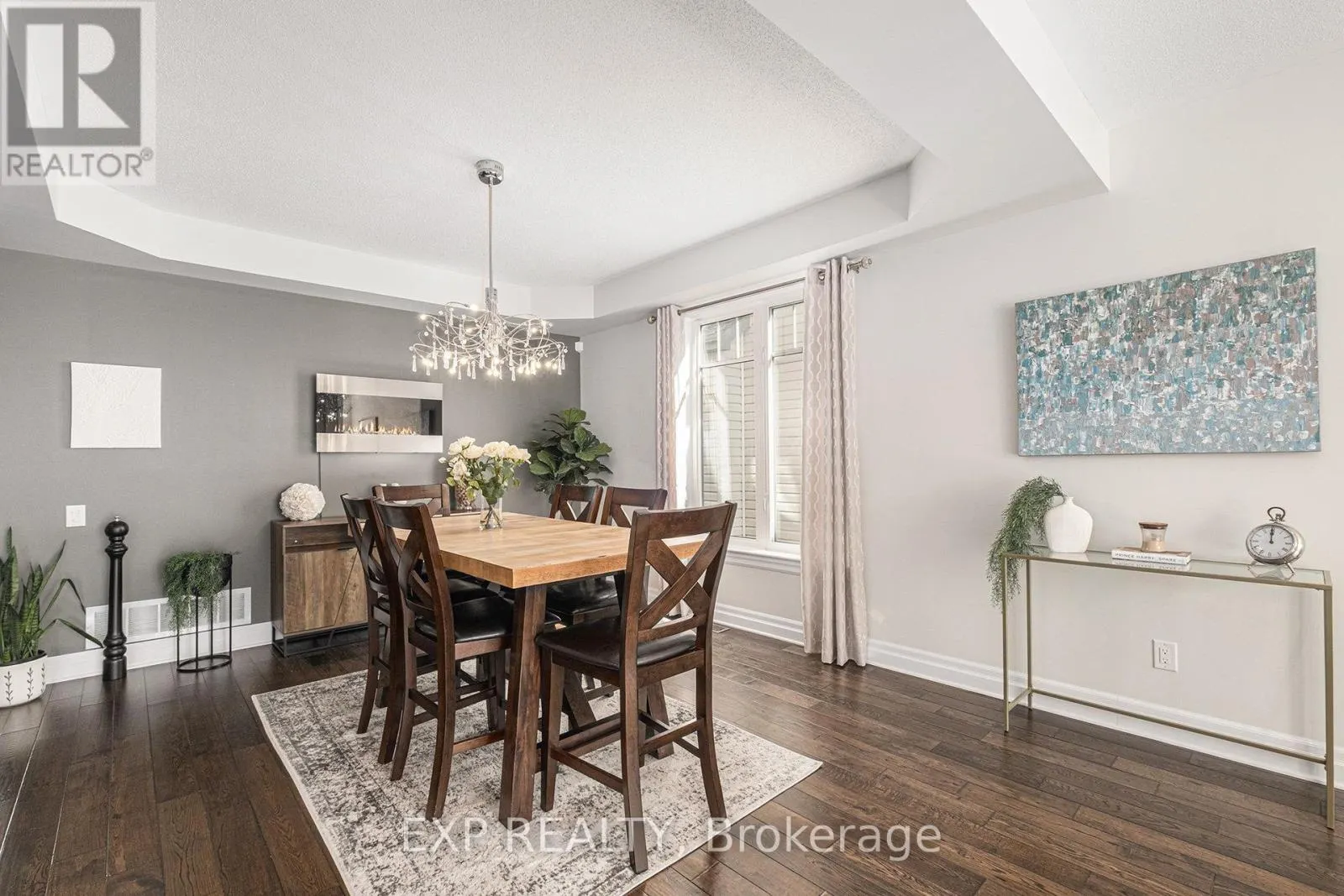 386 ANDALUSIAN CRESCENT