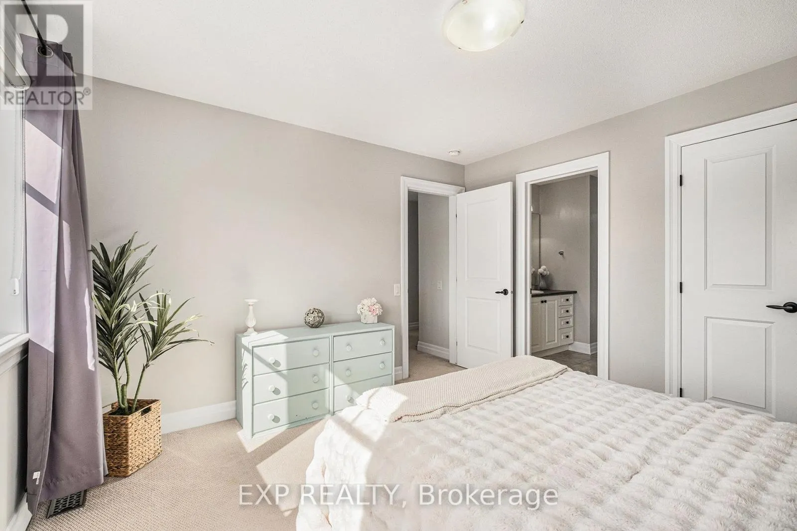 386 ANDALUSIAN CRESCENT
