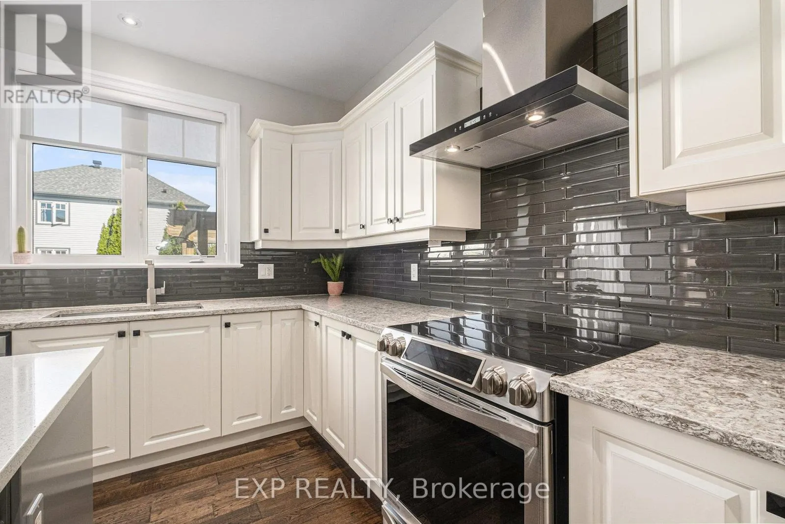 386 ANDALUSIAN CRESCENT