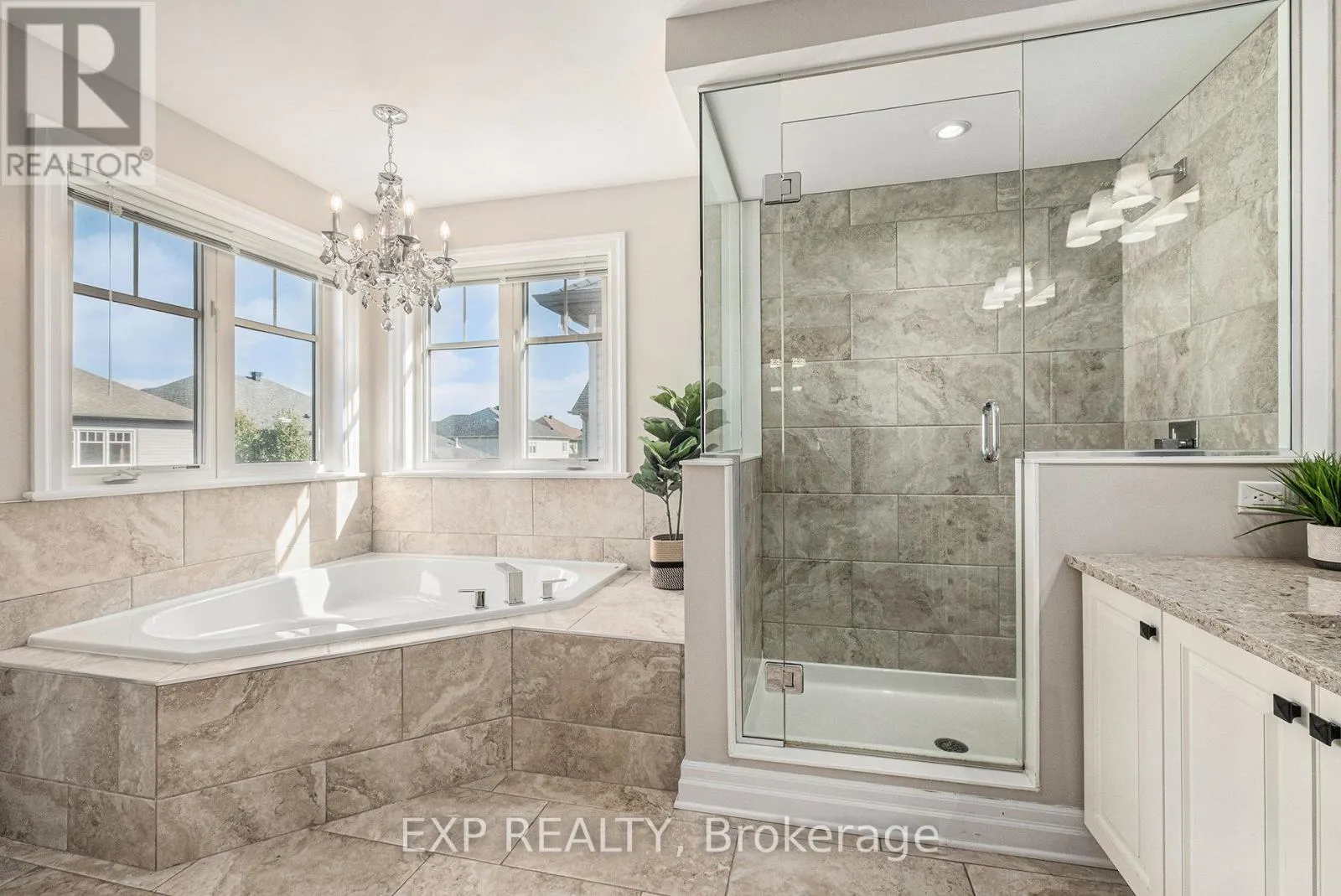 386 ANDALUSIAN CRESCENT