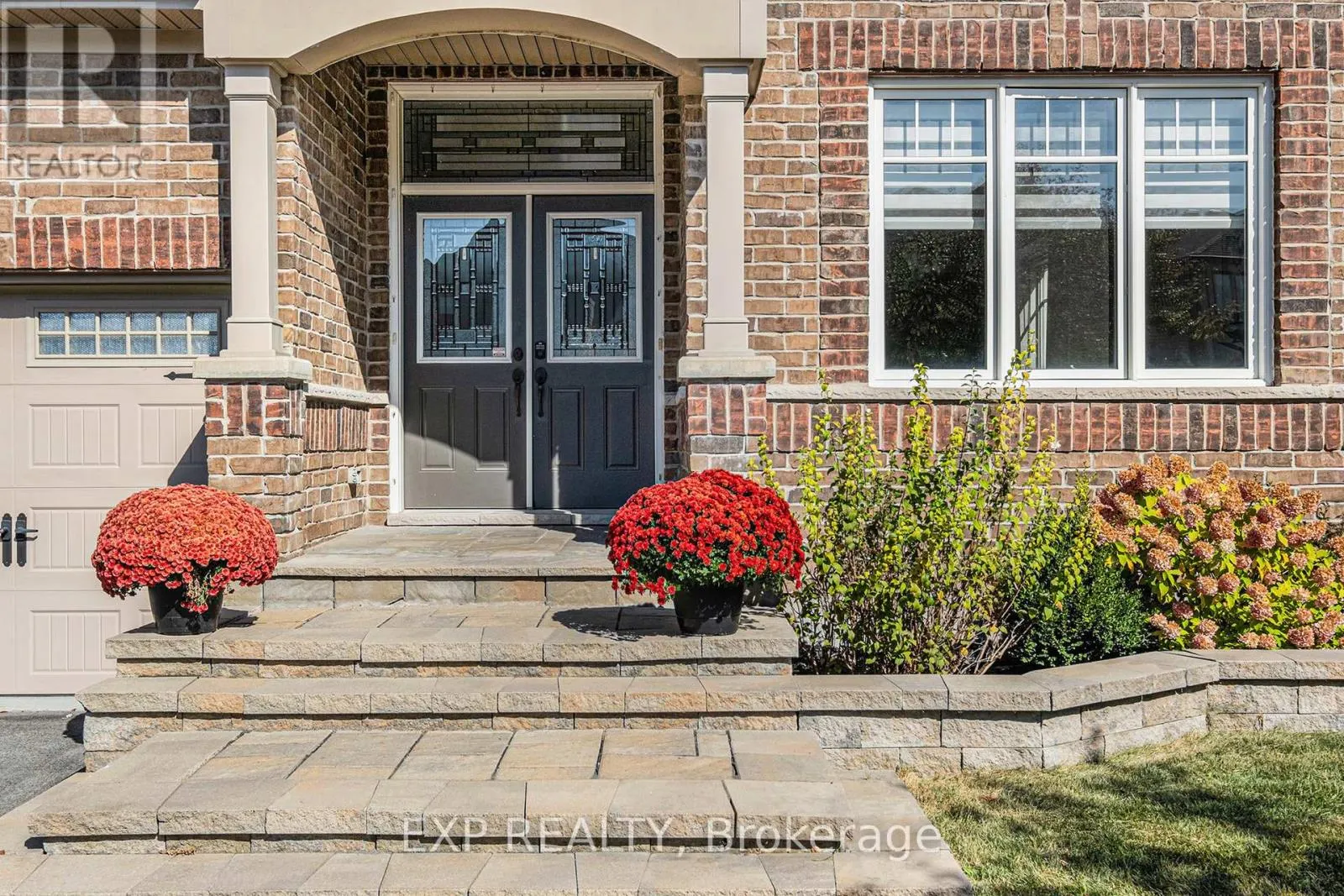 386 ANDALUSIAN CRESCENT