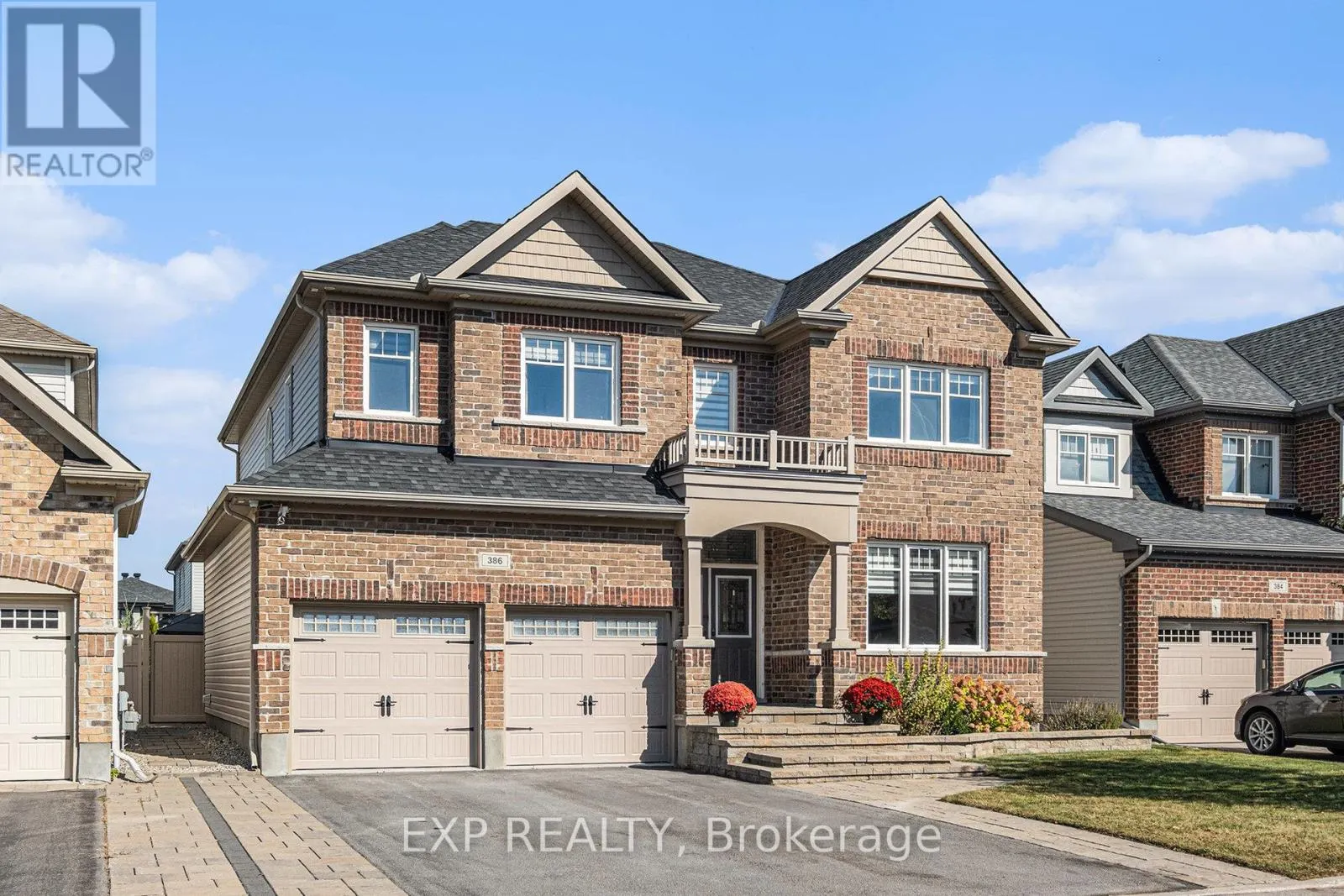 386 ANDALUSIAN CRESCENT