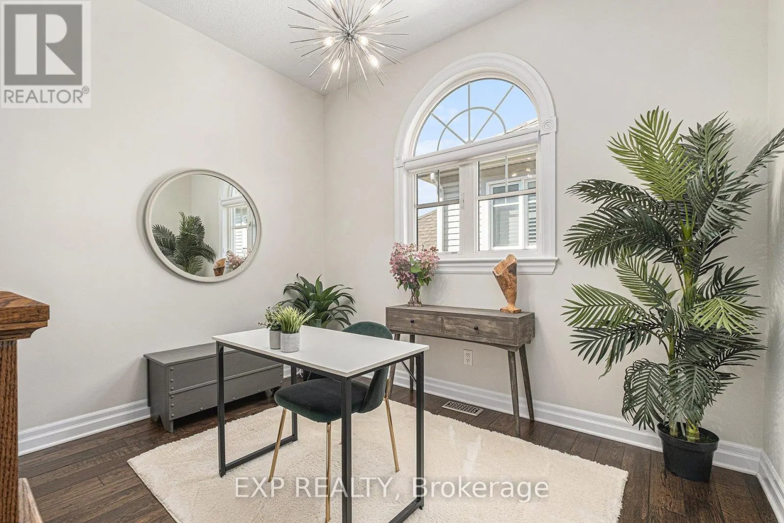 386 ANDALUSIAN CRESCENT
