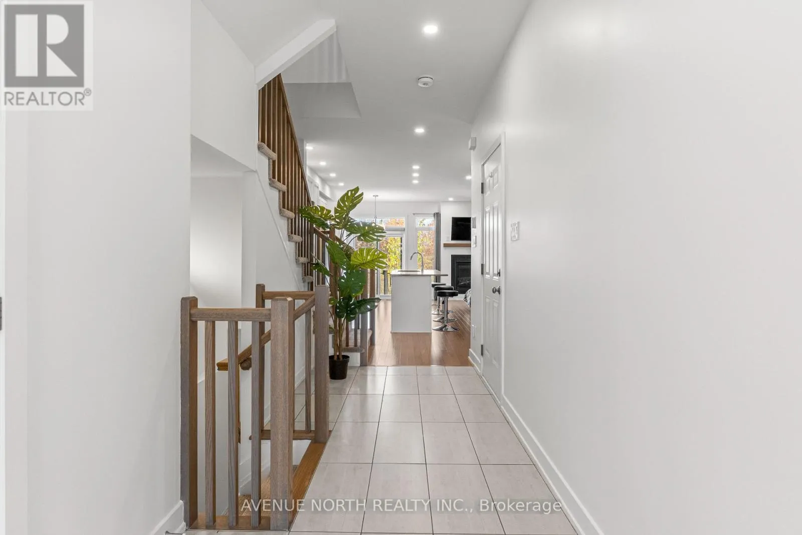 653 PUTNEY CRESCENT