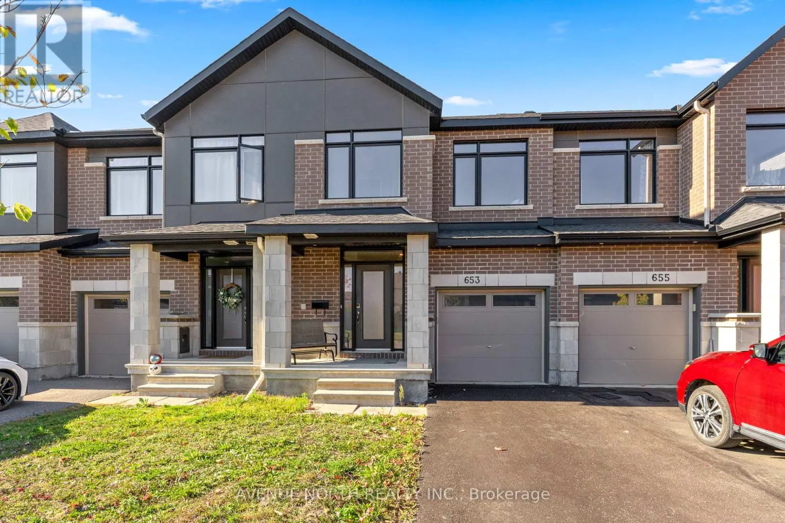 653 PUTNEY CRESCENT