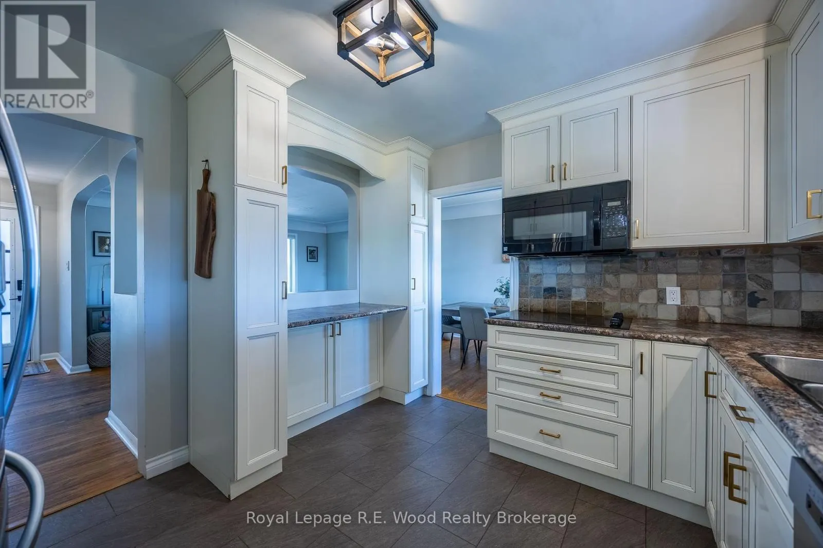 27 NORTH STREET W
