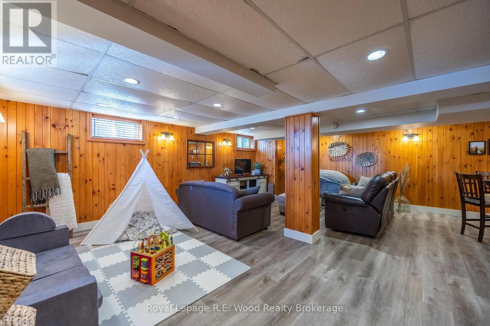 27 NORTH STREET W
