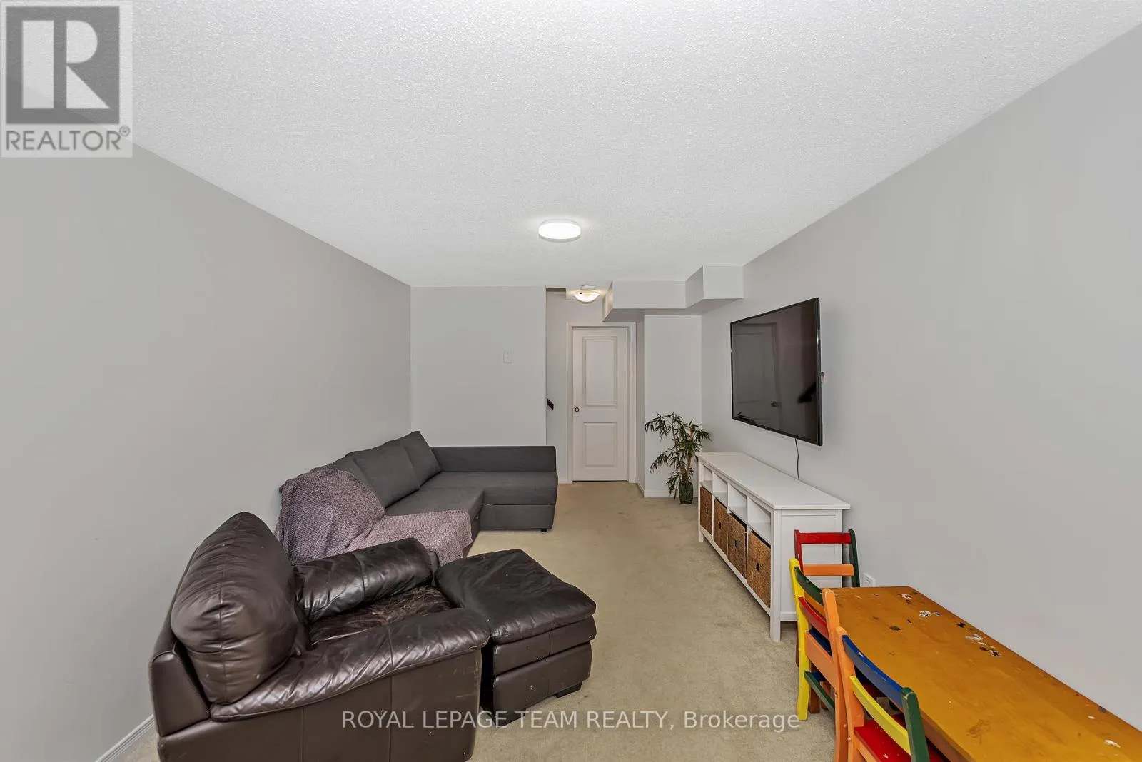 430 HARESFIELD COURT