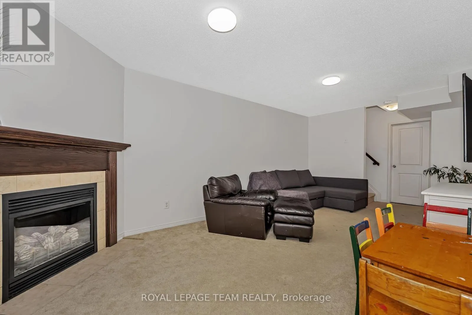 430 HARESFIELD COURT