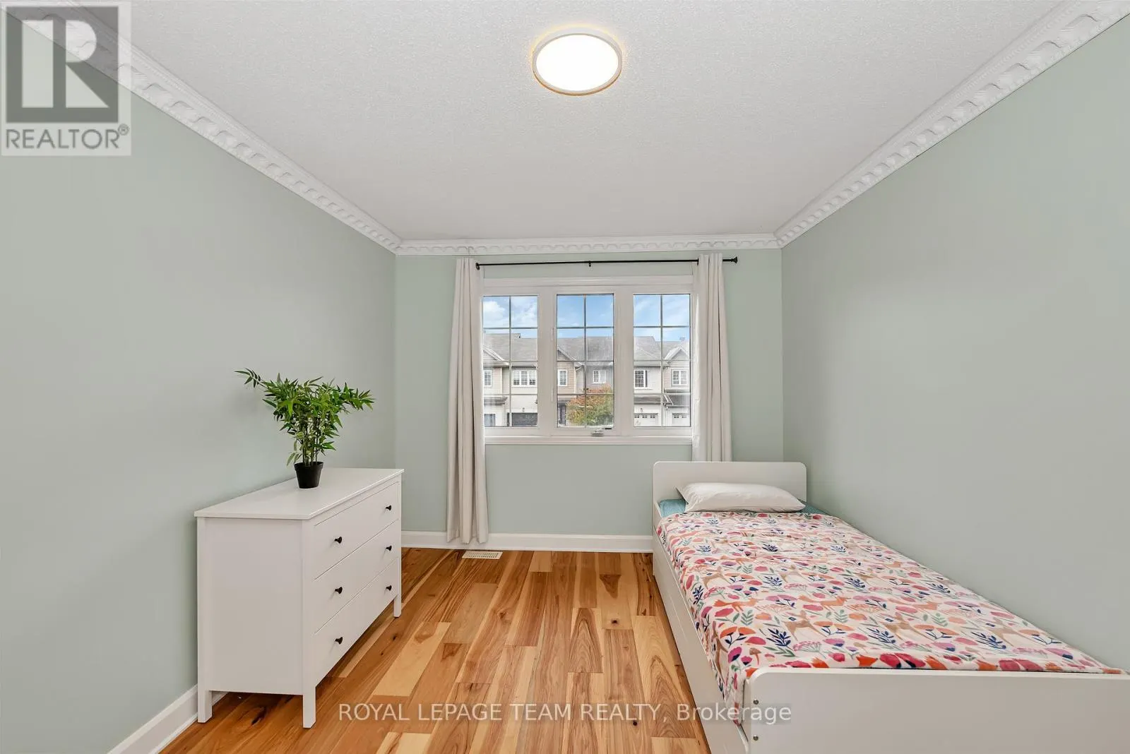 430 HARESFIELD COURT