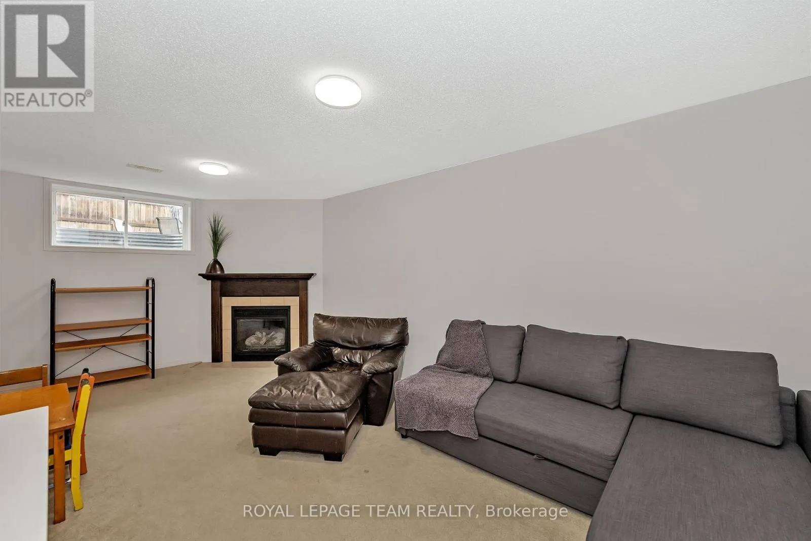 430 HARESFIELD COURT