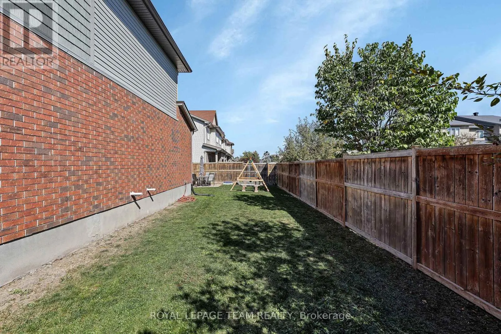 430 HARESFIELD COURT