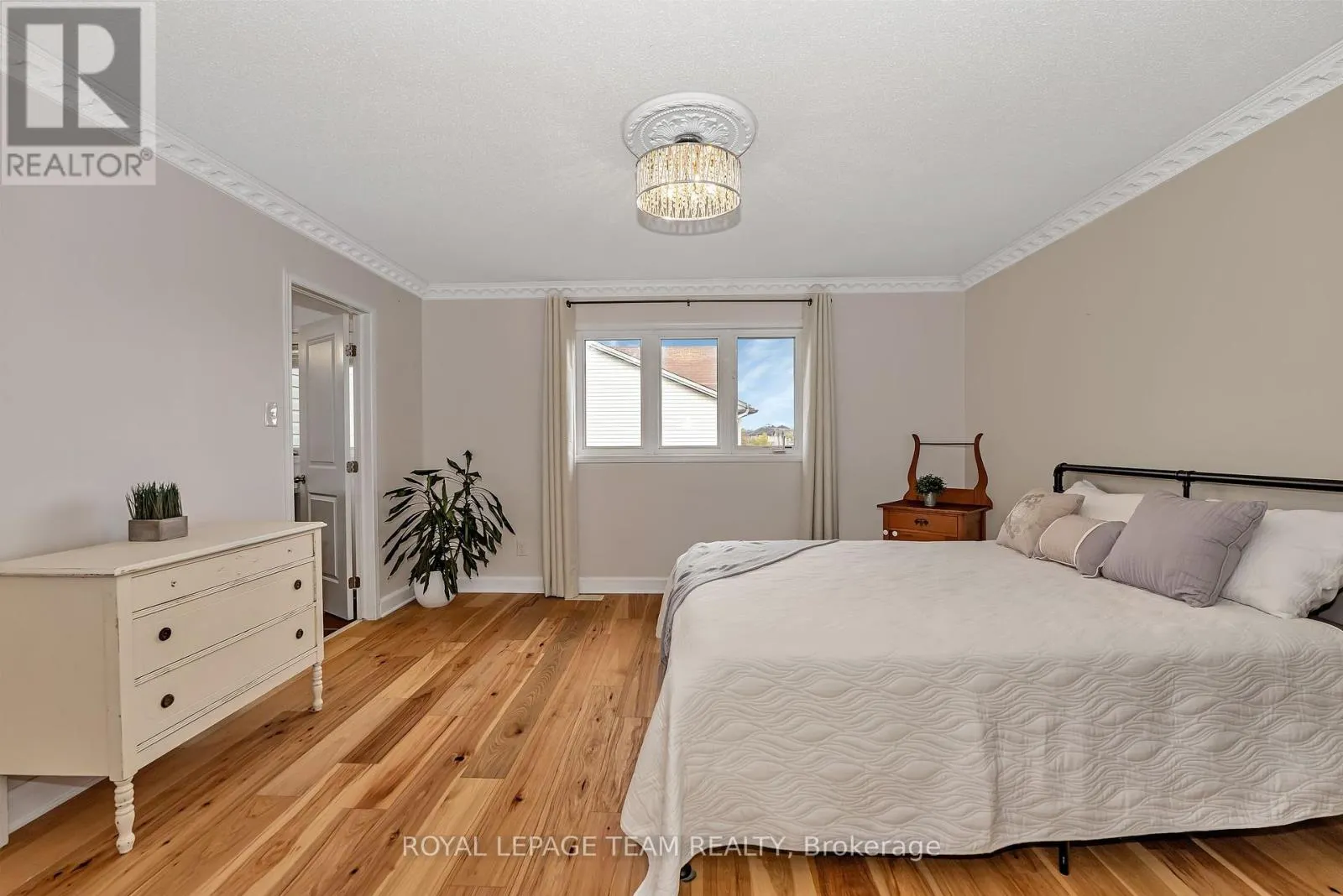 430 HARESFIELD COURT