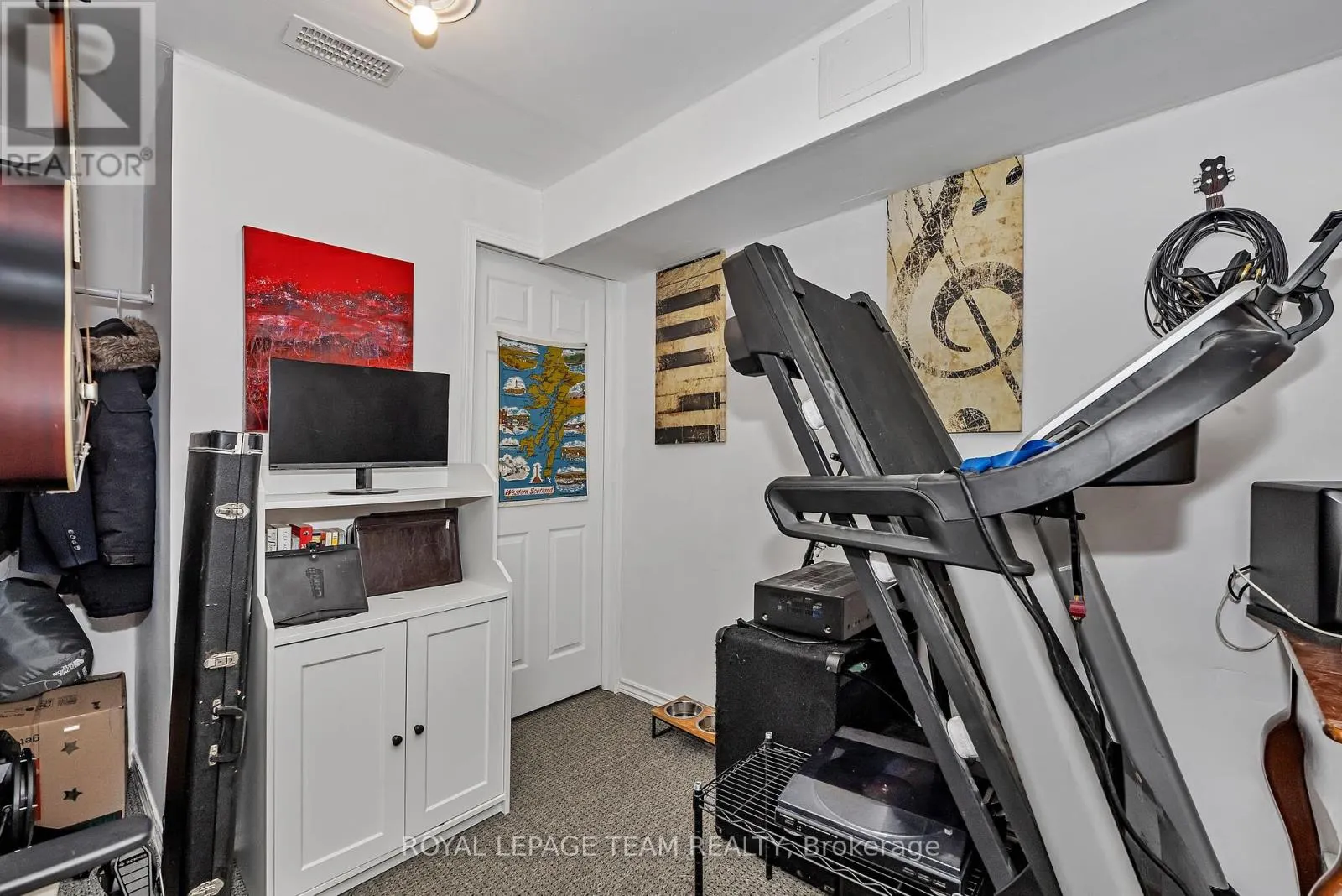 430 HARESFIELD COURT