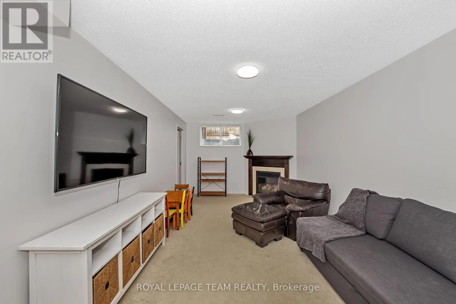 430 HARESFIELD COURT