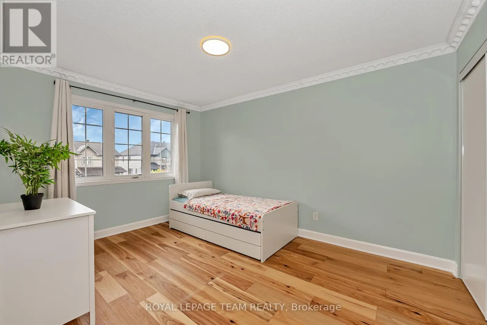 430 HARESFIELD COURT