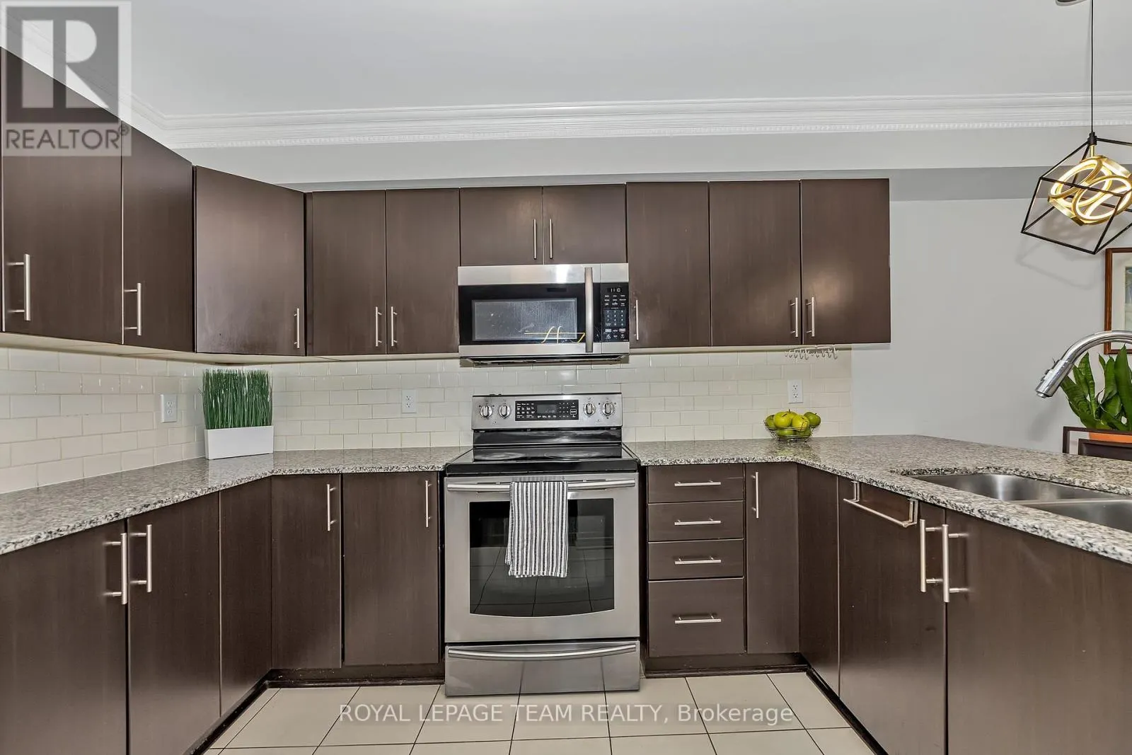 430 HARESFIELD COURT
