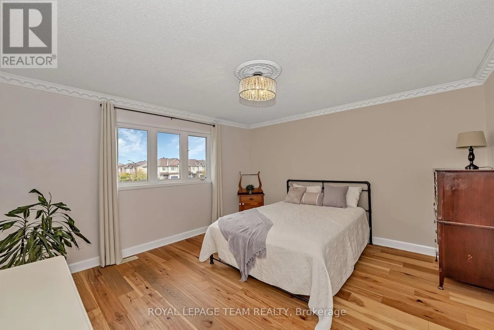 430 HARESFIELD COURT