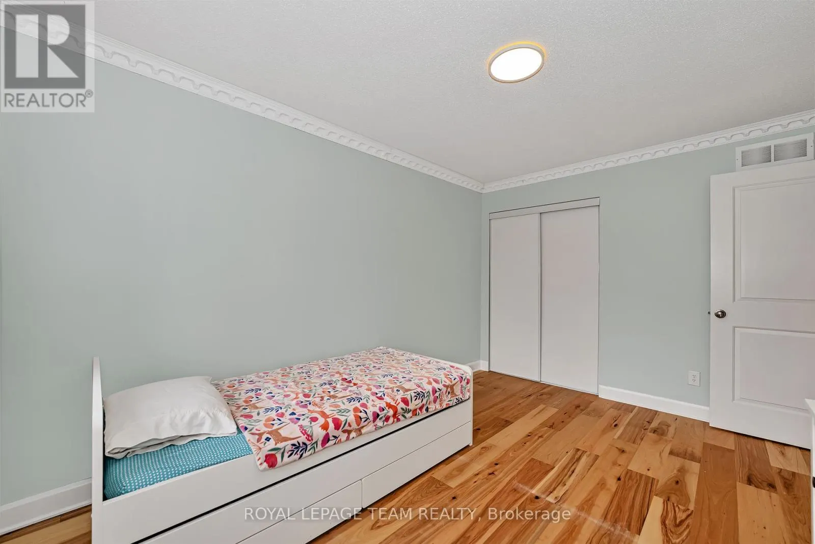 430 HARESFIELD COURT