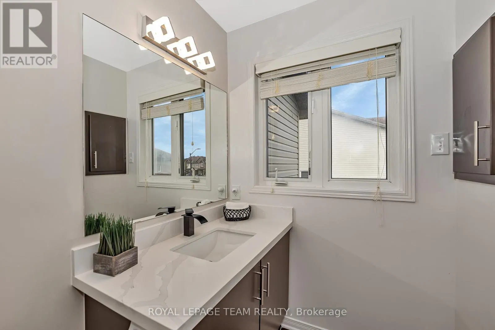 430 HARESFIELD COURT