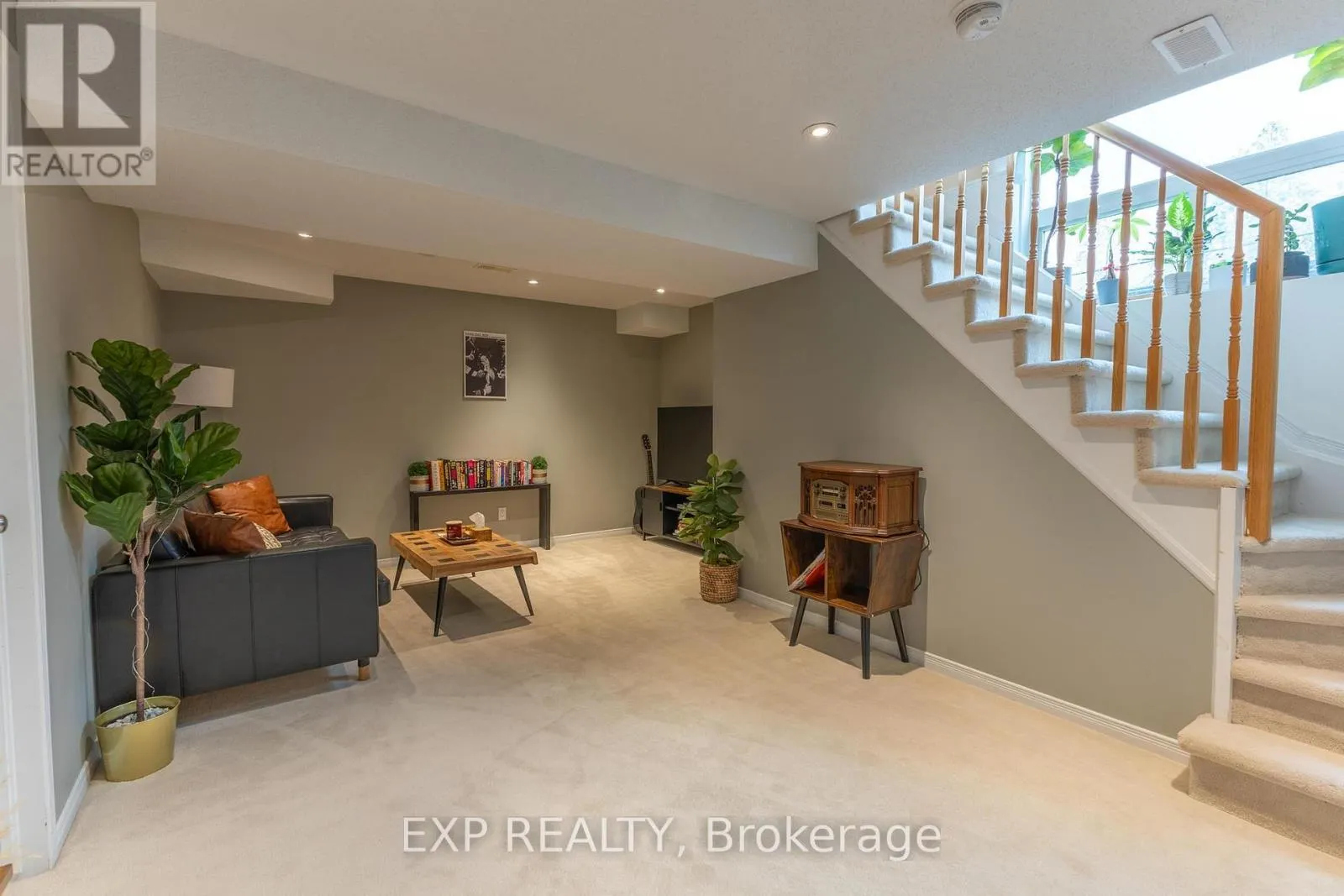 2341 GLANDRIEL CRESCENT