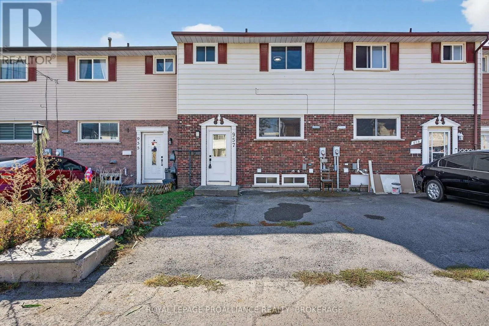 957 OAKVIEW AVENUE