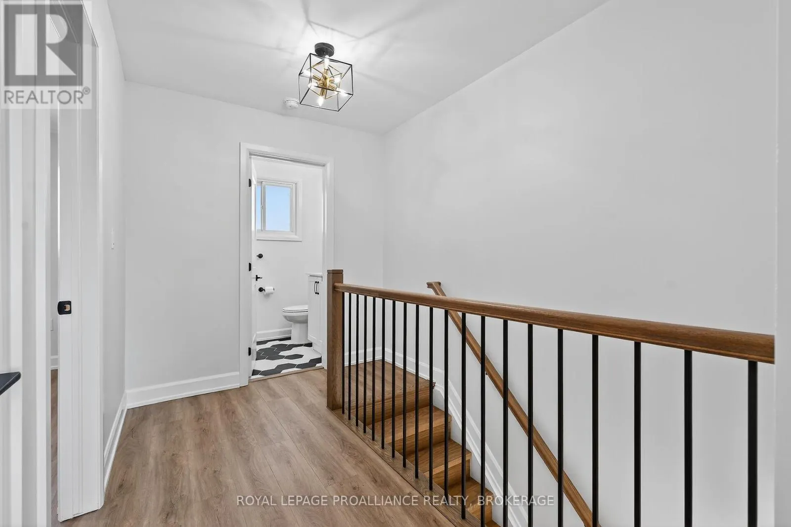 957 OAKVIEW AVENUE
