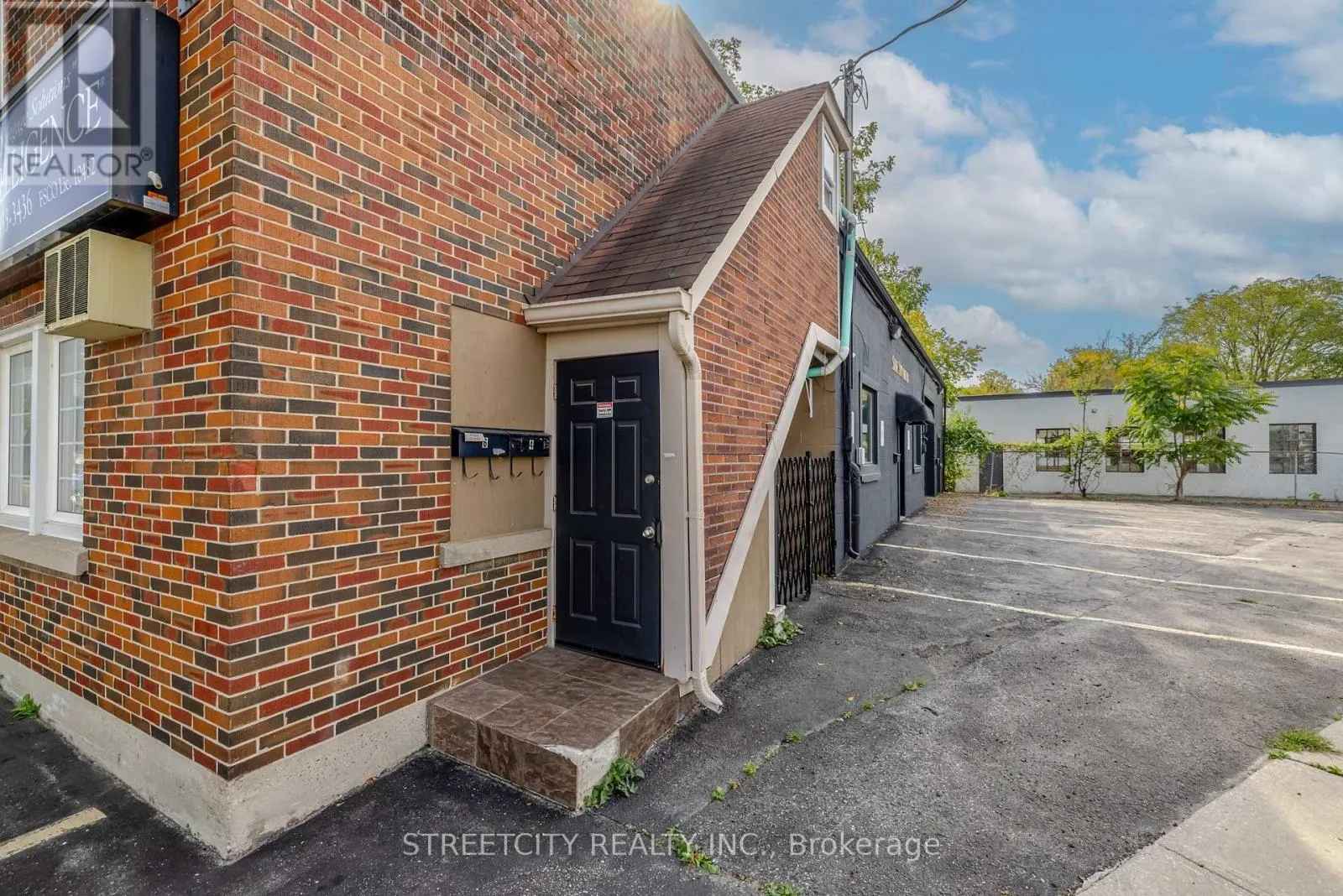 245 MAITLAND STREET