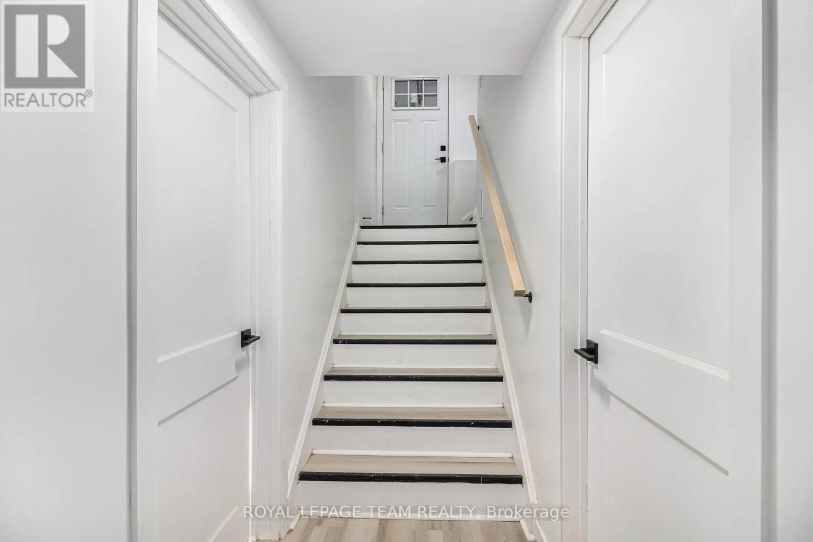 102 LAURIER STREET