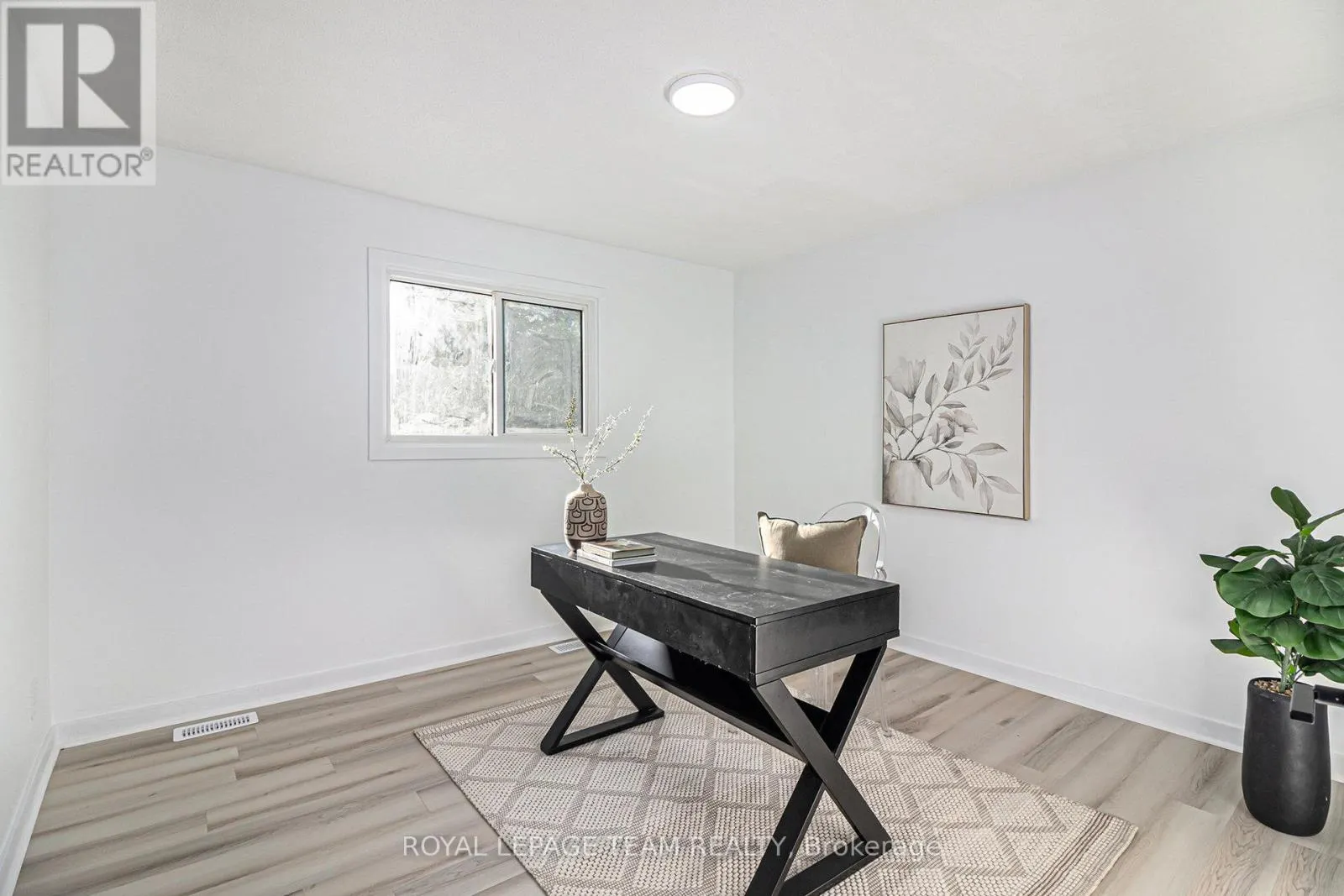 102 LAURIER STREET
