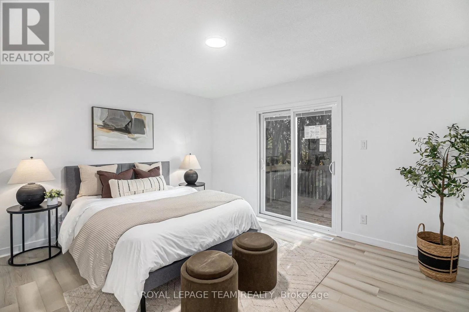 102 LAURIER STREET