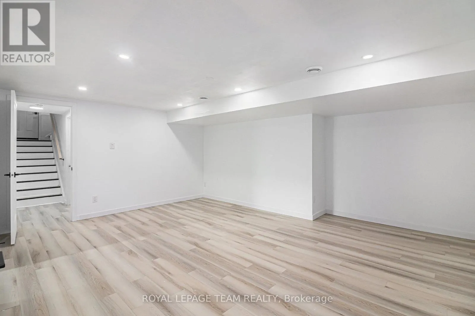 102 LAURIER STREET