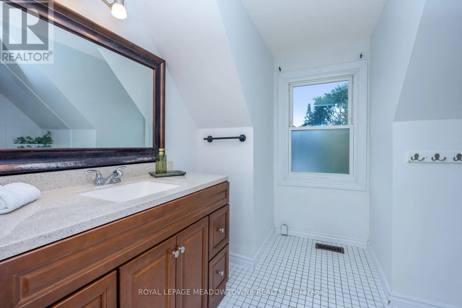 21 BRIARLEA ROAD