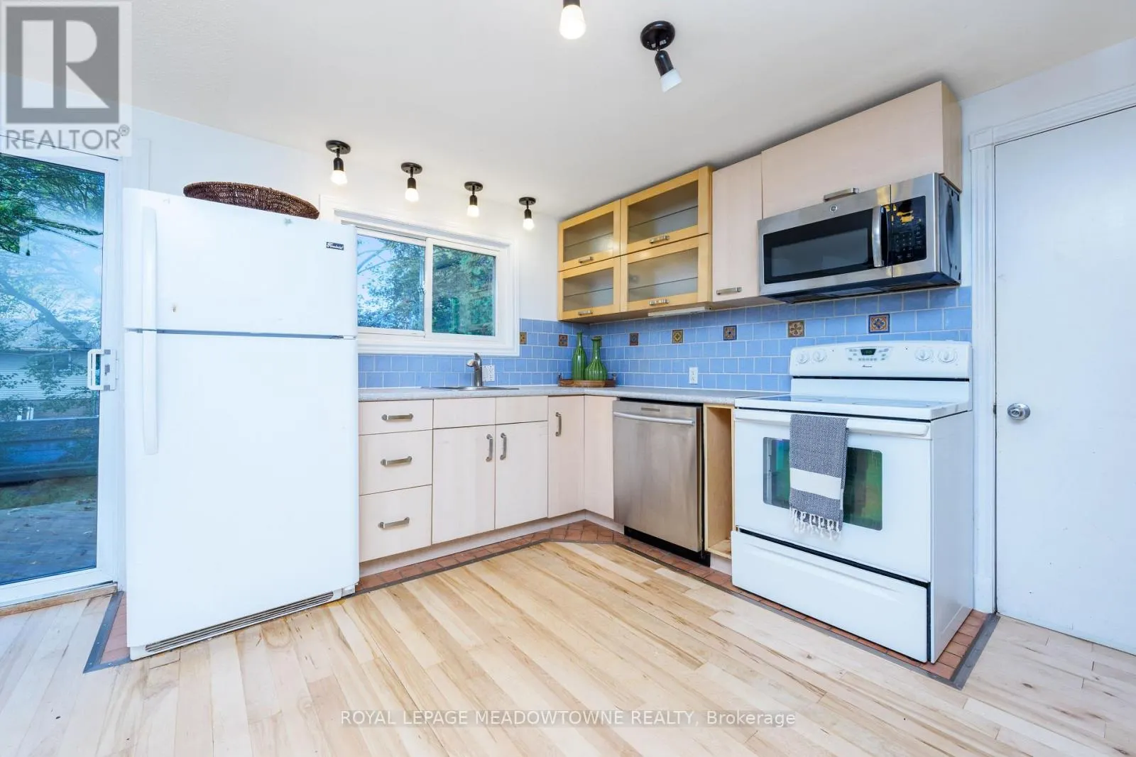 21 BRIARLEA ROAD