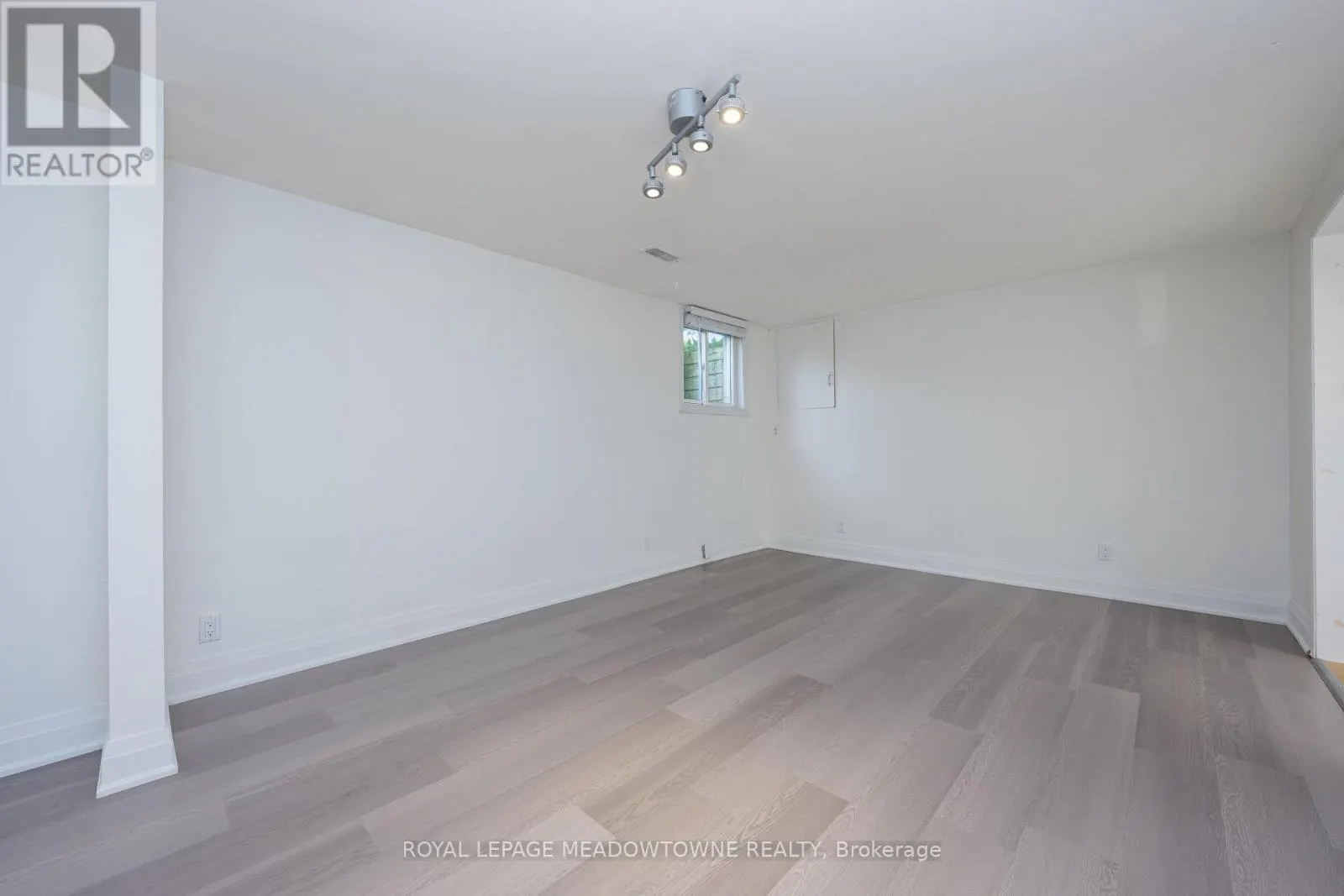 21 BRIARLEA ROAD