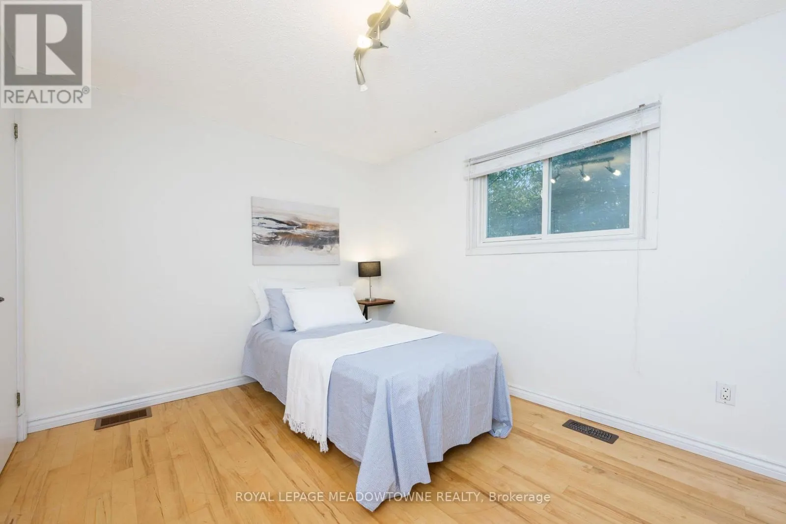 21 BRIARLEA ROAD