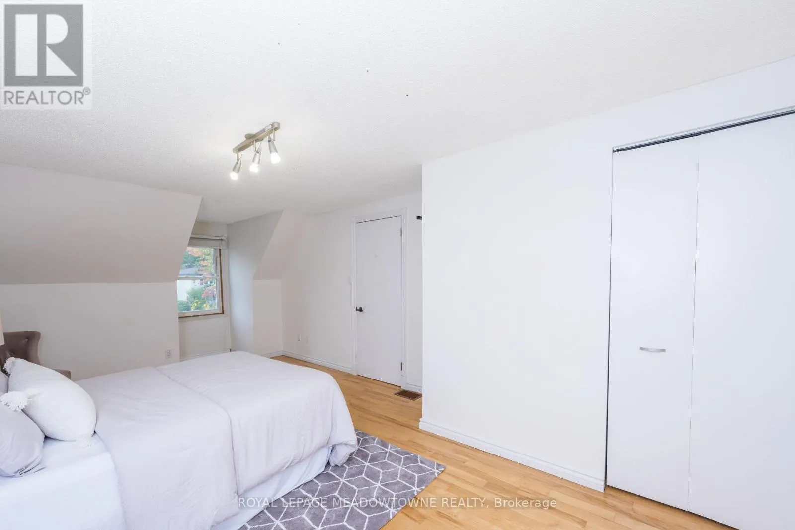 21 BRIARLEA ROAD