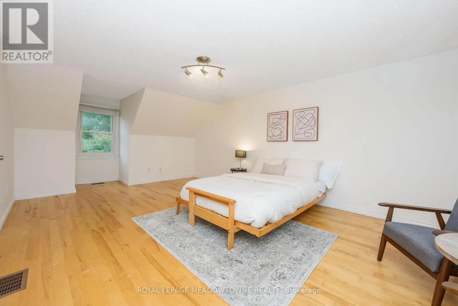 21 BRIARLEA ROAD