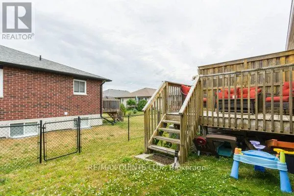 33 CHINOOK STREET