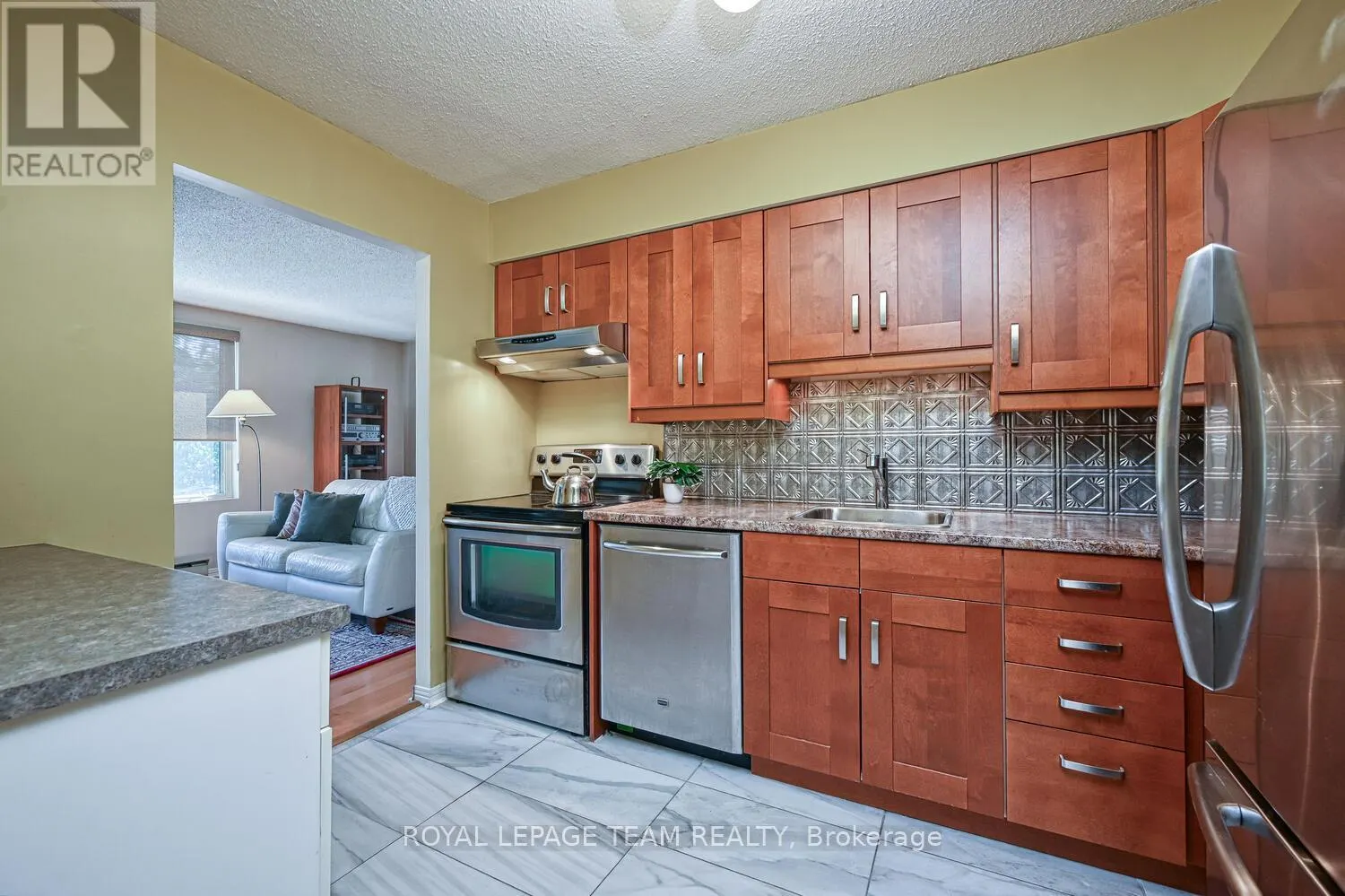 403 - 800 MCKELLAR AVENUE