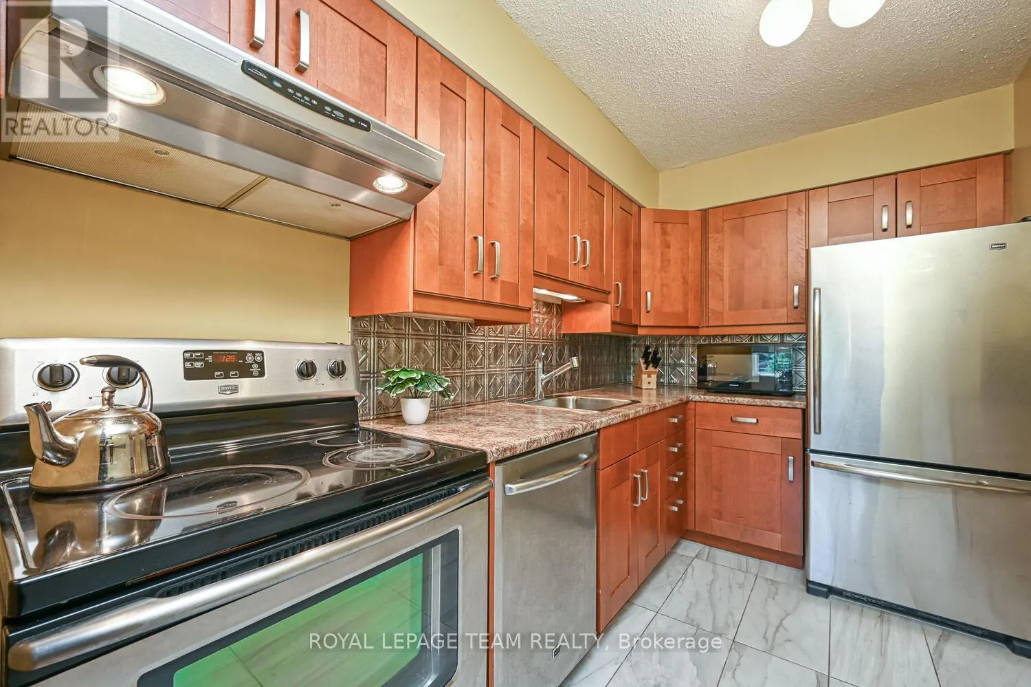 403 - 800 MCKELLAR AVENUE